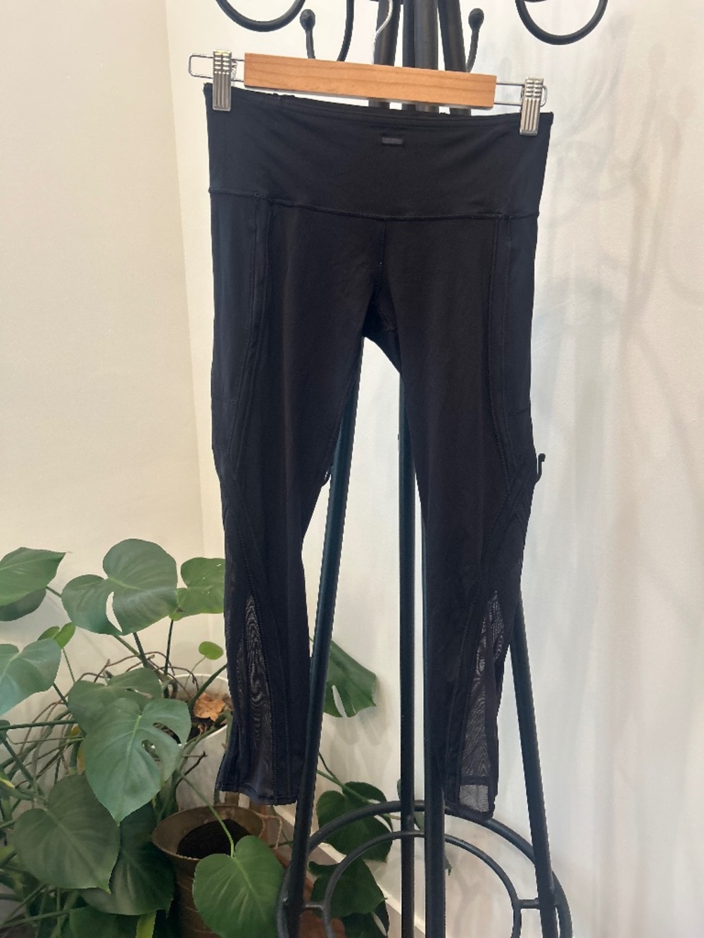 Ivivva black athletic leggings size 12
